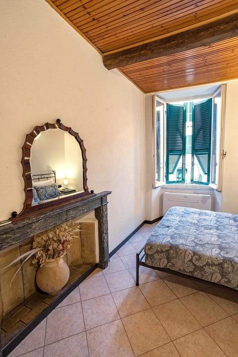 Bedroom, City view, air conditioner