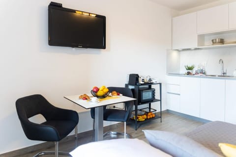 TV and multimedia, Kitchen or kitchenette, Seating area, Food