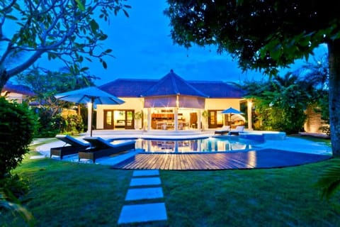 Property building, Patio, Night, Garden, Garden view, Pool view, Swimming pool, sunbed