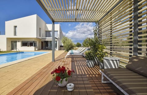 Property building, Balcony/Terrace, Living room, Swimming pool