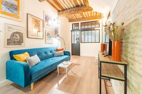 Le Graphique T1 climatisé au Panier Apartment in Marseille