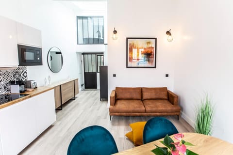 Kitchen or kitchenette, Living room