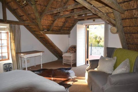 Petite France:luxury thatched 4BRcottage with pool Villa in Franschhoek