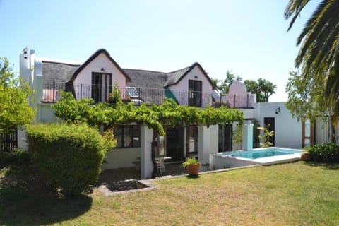 Petite France:luxury thatched 4BRcottage with pool Villa in Franschhoek