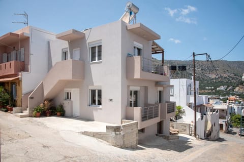 Property building, Neighbourhood, Natural landscape, City view, Mountain view, Street view, Location