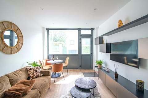 Communal lounge/ TV room, TV and multimedia, Living room, Seating area