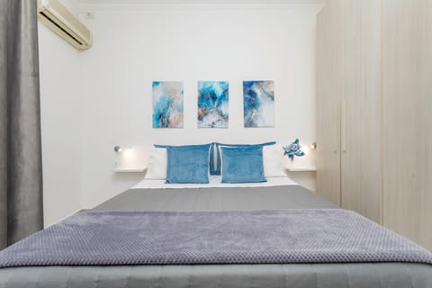 Bed, wardrobe