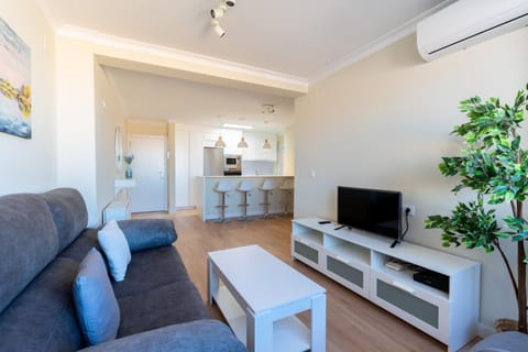 TV and multimedia, Kitchen or kitchenette, Living room, Seating area, Evening entertainment, air conditioner
