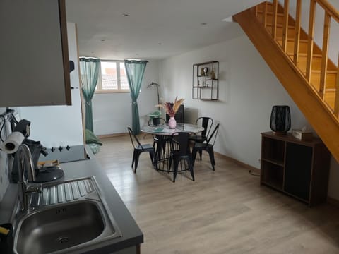 Eurotunnel - Commerce - Famille & Pro 2ch 5 p Apartment in Calais