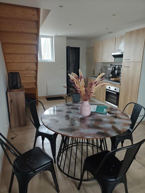 Eurotunnel - Commerce - Famille & Pro 2ch 5 p Apartment in Calais