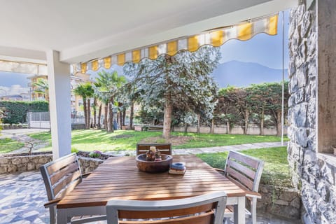 Patio, Day, Garden, Dining area, Garden view
