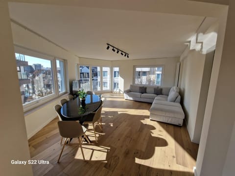 Luxury Renovated 3 Rooms Apartment Apartment in Ostend