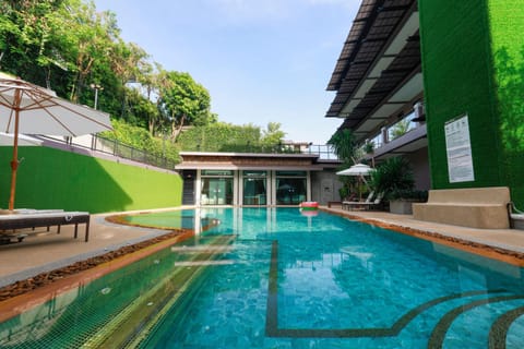 Swimming pool