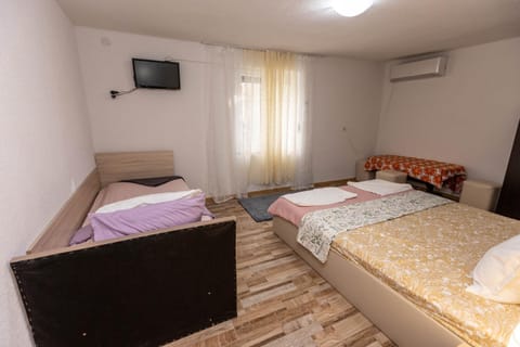 Evening entertainment, Bedroom, air conditioner