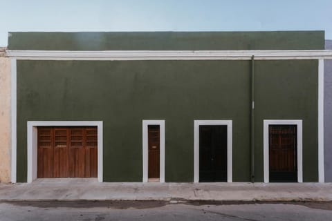 Facade/entrance