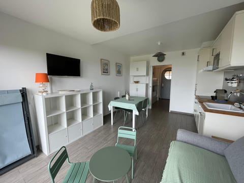 TV and multimedia, Living room, Dining area