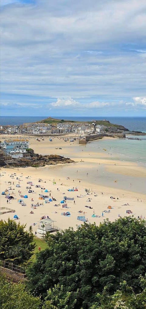 Pendragon House in England