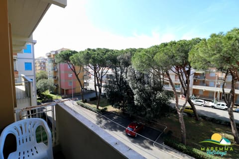 Property building, Neighbourhood, Street view, Parking
