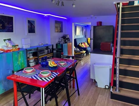 Unique Artsy 2 Bdrm Apt 1.5 mi from Downtown Apartment in Pittsburgh