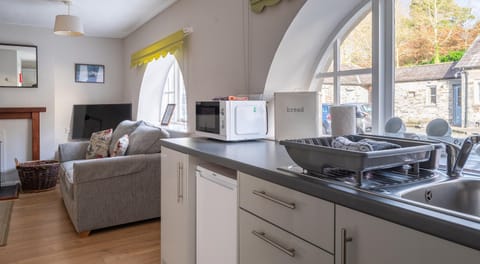 TV and multimedia, Kitchen or kitchenette, Living room