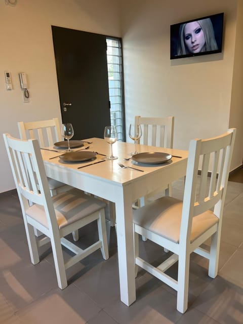 TV and multimedia, Seating area, Dining area
