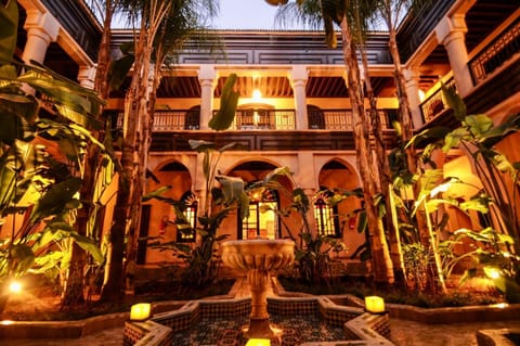 Property building, Patio, Facade/entrance, Day, Garden