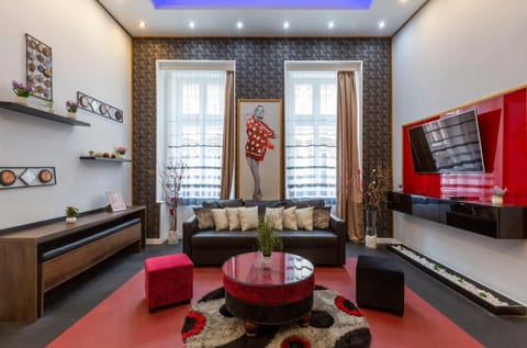 Communal lounge/ TV room, TV and multimedia, Kitchen or kitchenette, Living room, Seating area, Evening entertainment