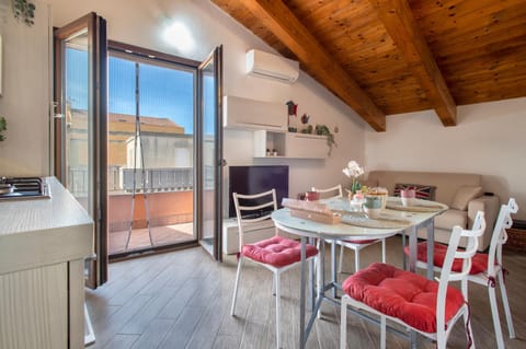 Living room, Dining area, kitchen
