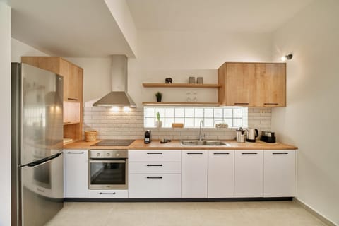 Kitchen or kitchenette, pet friendly, kitchen