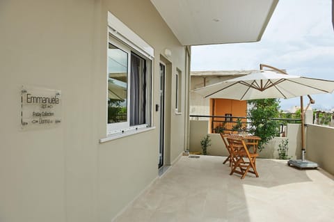 Property building, Balcony/Terrace, Quiet street view, Inner courtyard view