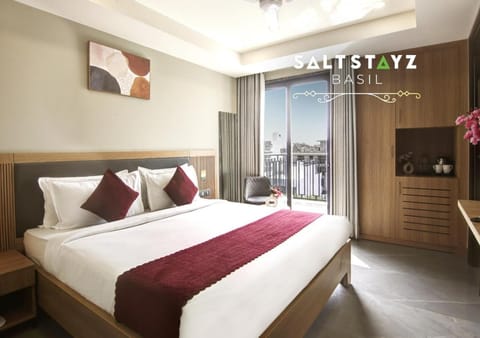 Bed, Property logo or sign, Coffee/tea facilities, Photo of the whole room, Decorative detail, Bedroom, wardrobe