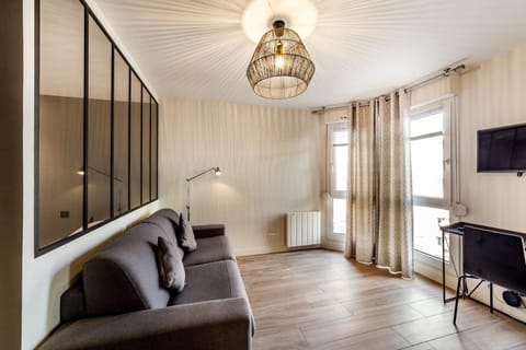 All in Lyon | Moderne et lumineux Part-Dieu Apartment in Villeurbanne