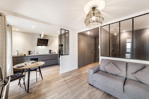 All in Lyon | Moderne et lumineux Part-Dieu Apartment in Villeurbanne