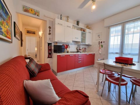 TV and multimedia, Living room, Seating area, Dining area, stove