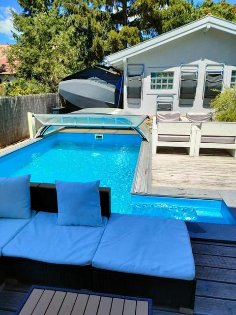 Swimming pool, Swimming pool