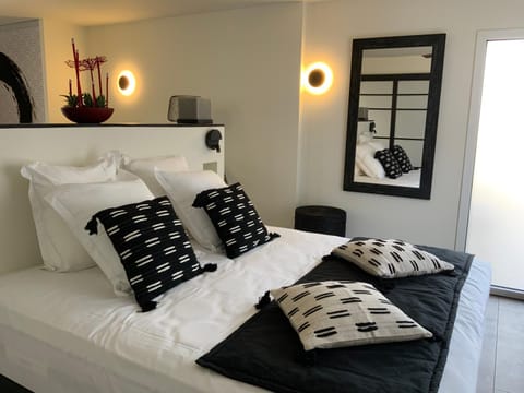 Bed, Photo of the whole room