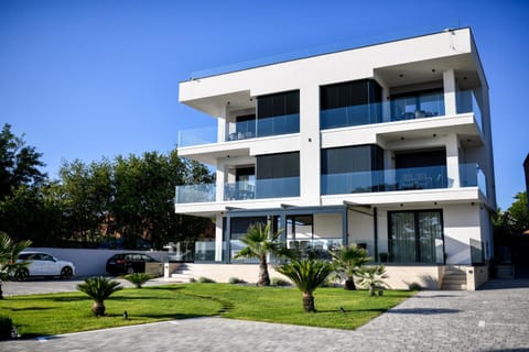 Property building, Day, Sea view, Parking