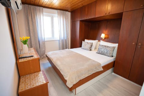 Bed, Bedroom, wardrobe