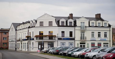 Property building, Day, Location