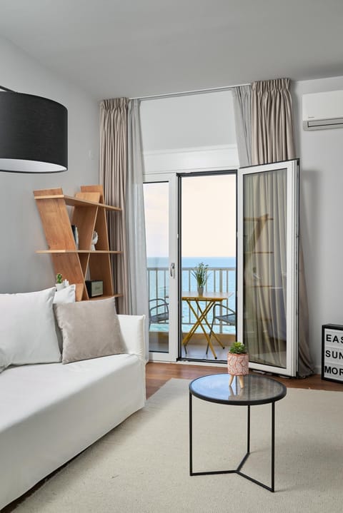 View (from property/room), Balcony/Terrace, Living room, Seating area, Sea view