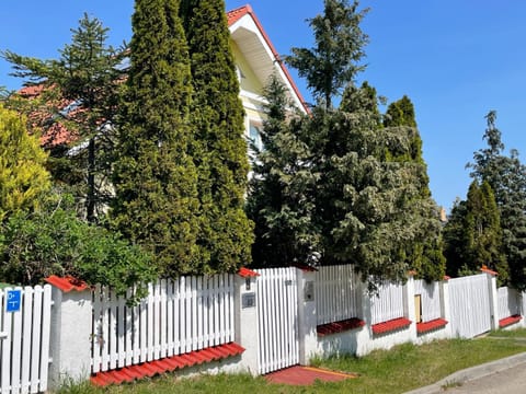 Property building, Day, Street view
