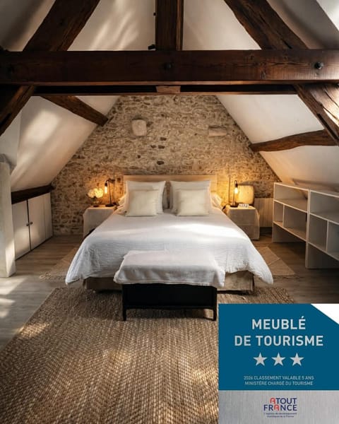 Bed, Library, Photo of the whole room, Logo/Certificate/Sign, Bedroom, cot, Certificate/Award, flat iron, storage