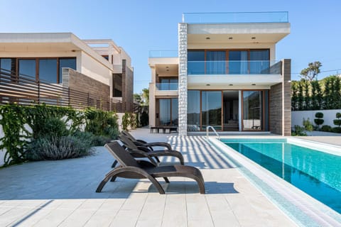 Patio, Swimming pool, Swimming pool, sunbed
