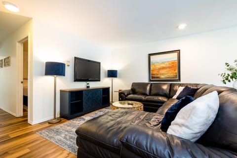 TV and multimedia, Living room, Seating area, Evening entertainment