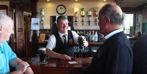 Lounge or bar, Food and drinks