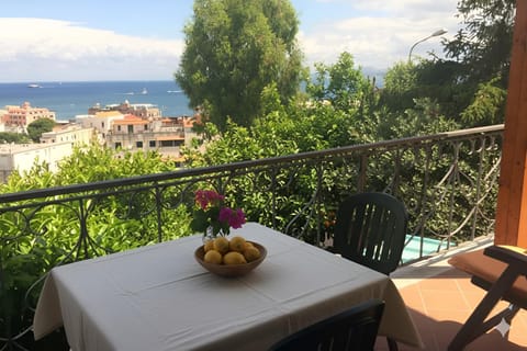 Natural landscape, View (from property/room), Balcony/Terrace, Dining area, Sea view