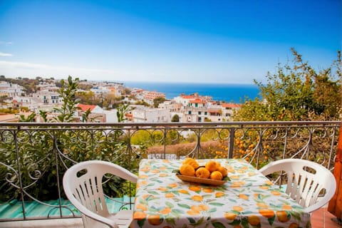Natural landscape, Balcony/Terrace, Seating area, Dining area, Sea view