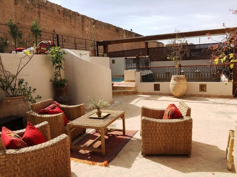 Restaurant/places to eat, Balcony/Terrace, Landmark view, Swimming pool