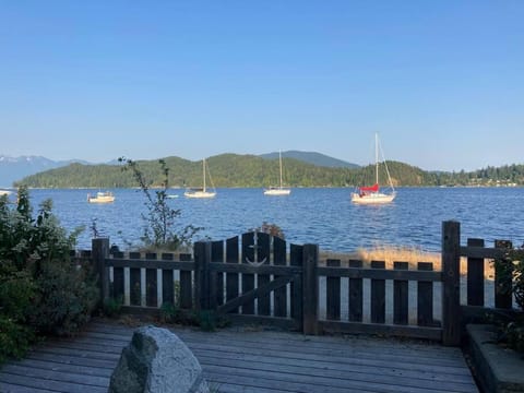 Iconic 3-Story Waterfront 'Marina House' w/ View House in Armours Beach