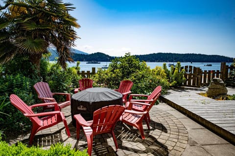 Iconic 3-Story Waterfront 'Marina House' w/ View House in Armours Beach